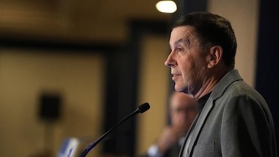 Íñigo Pérez, entrenador del Rayo Vallecano, durante un partido de la Liga Conferencia