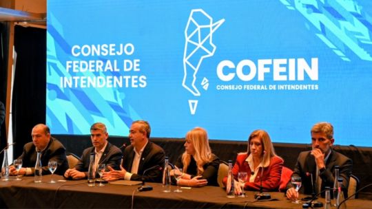 Reunión de intendentes en Rosario para la creación del COFEIN