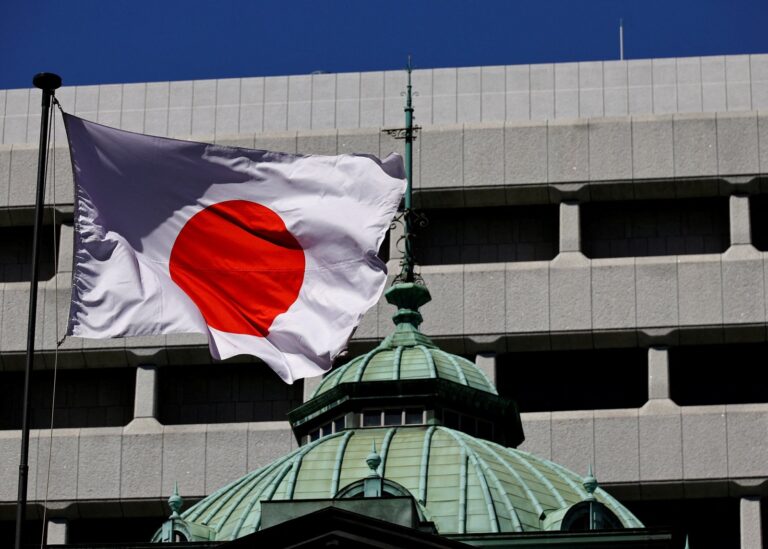 Banderas de Japón y Colombia con elementos educativos