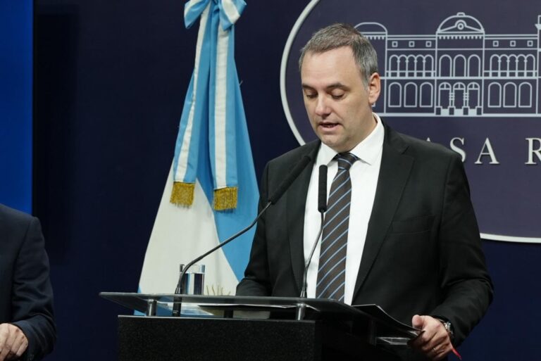 Manuel Adorni jefe de Gabinete investigado por criptomonedas