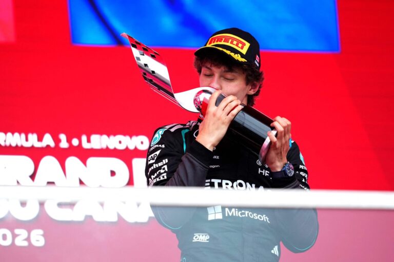 Kimi Antonelli celebrando su victoria en el Gran Premio de Canadá 2026