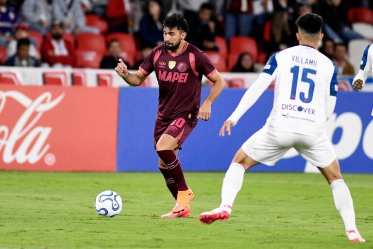 Jugadores de Lanús y Liga de Quito durante el partido de la Copa Libertadores 2026