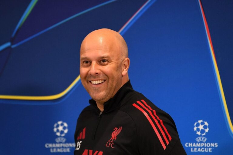 Arne Slot, director técnico del Liverpool