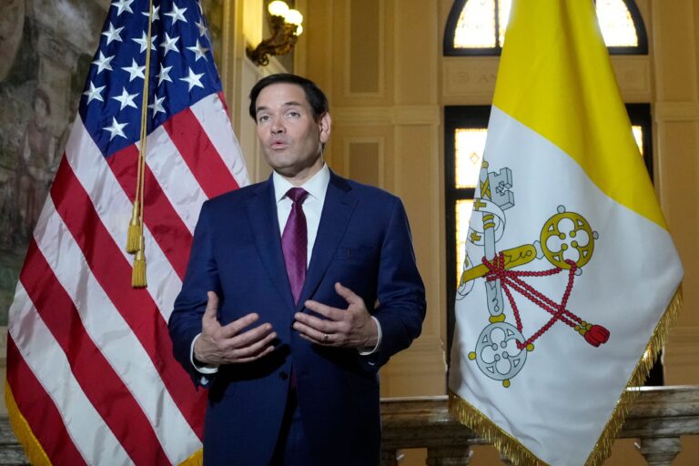 Marco Rubio y el papa León XIV en el Vaticano
