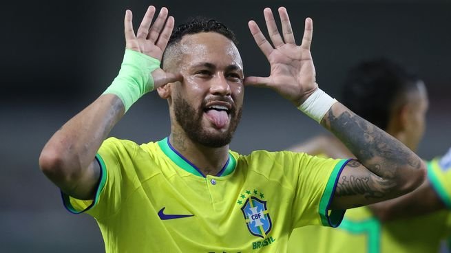 Neymar lesionado en la pantorrilla durante un partido de Santos FC