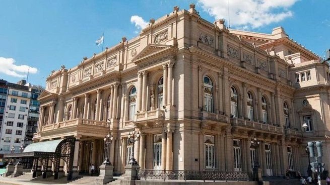 Operativo policial frente al Teatro Colón por paquete sospechoso