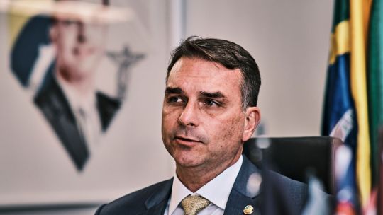 Patricio de la Barra analiza el escándalo del Banco Master y su impacto en la candidatura de Flavio Bolsonaro