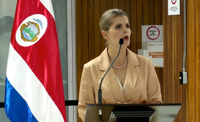 Presidenta Laura Fernández en reunión con diputados y jueces sobre seguridad en Costa Rica