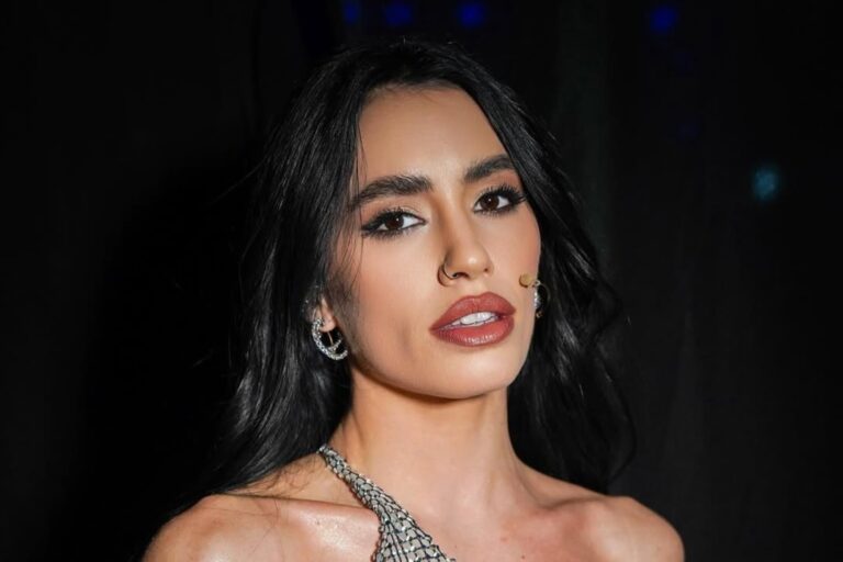 Lali Espósito sonriendo