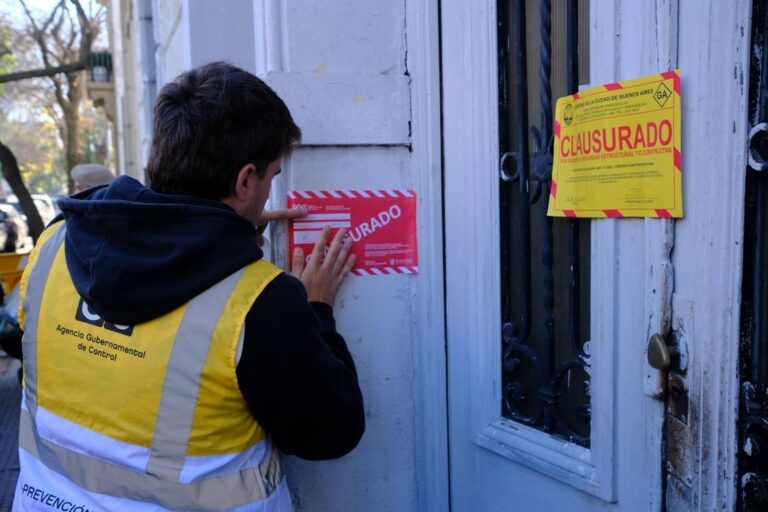 Operativo policial de recuperación de vivienda usurpada en Floresta