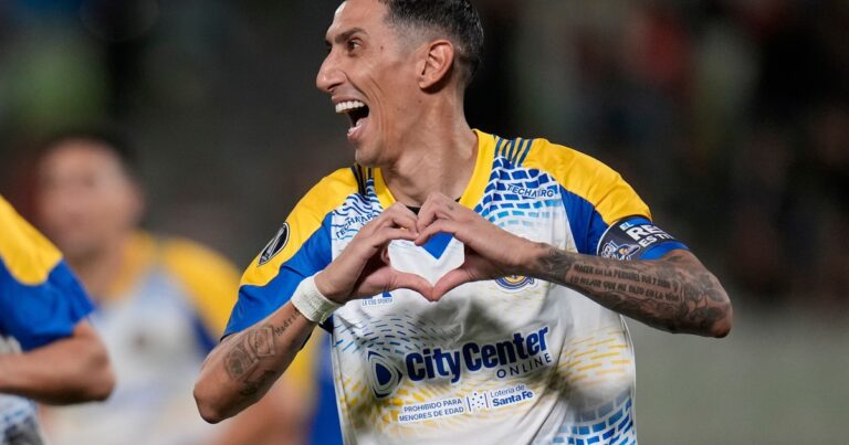 Partido de fútbol entre Rosario Central e Independiente en el Gigante de Arroyito