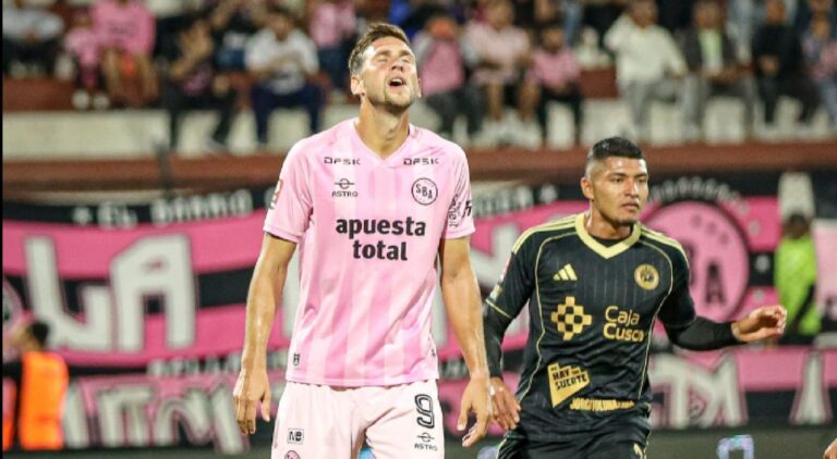 Escudo de Sport Boys en el estadio
