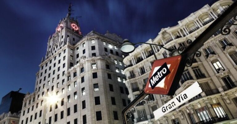 Edificio histórico de Telefónica en la Gran Vía de Madrid