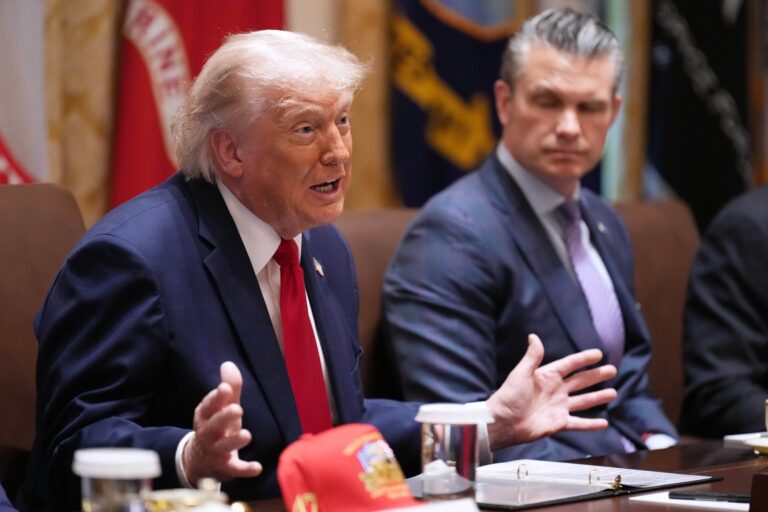 Donald Trump en la Sala de Situación de la Casa Blanca