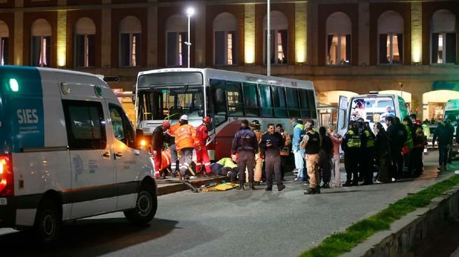 Colectivo accidentado en el Boulevard Marítimo de Mar del Plata