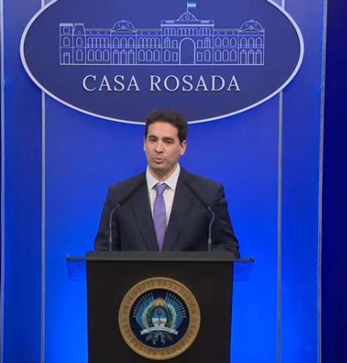 Adrián Ravier durante su primera conferencia de prensa como vocero presidencial