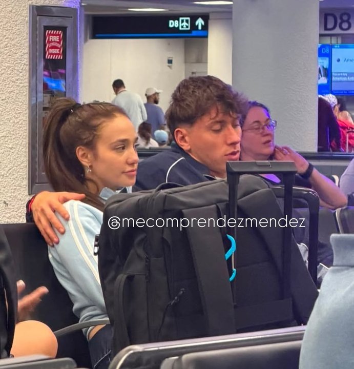 Ángela Torres y Marcos Giles en el Aeropuerto de Miami