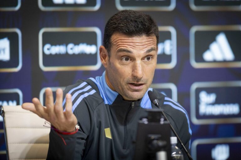 Lionel Scaloni durante un partido de la Selección argentina