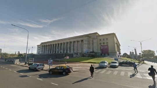 Edificio de la Universidad de Buenos Aires con su fachada principal
