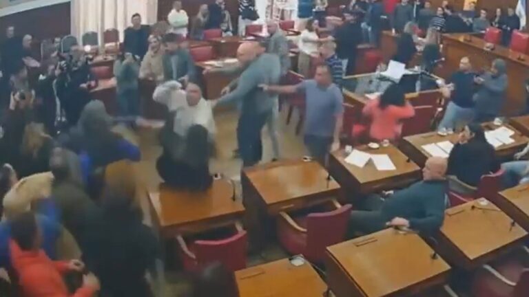 Sesión de la Comisión de Movilidad Urbana en Mar del Plata con incidentes entre taxistas y choferes de aplicaciones