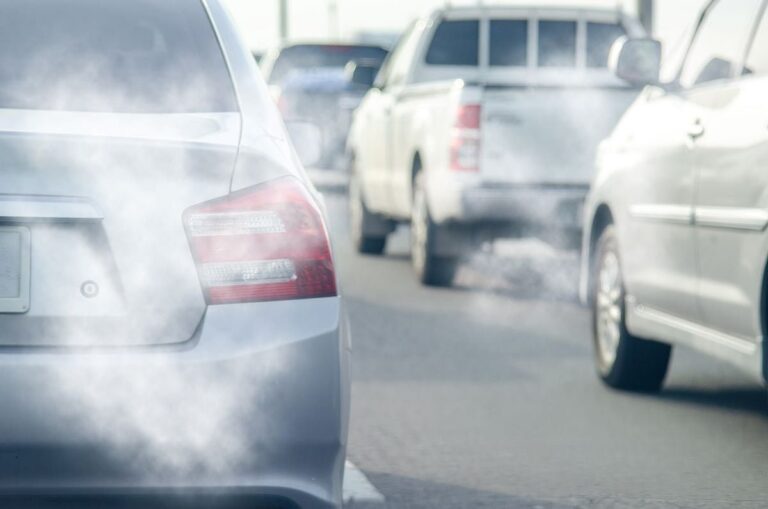 Imagen ilustrativa de contaminación del aire y su efecto en arterias