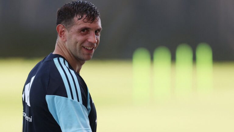 Emiliano Martínez durante el entrenamiento de la selección argentina en Estados Unidos