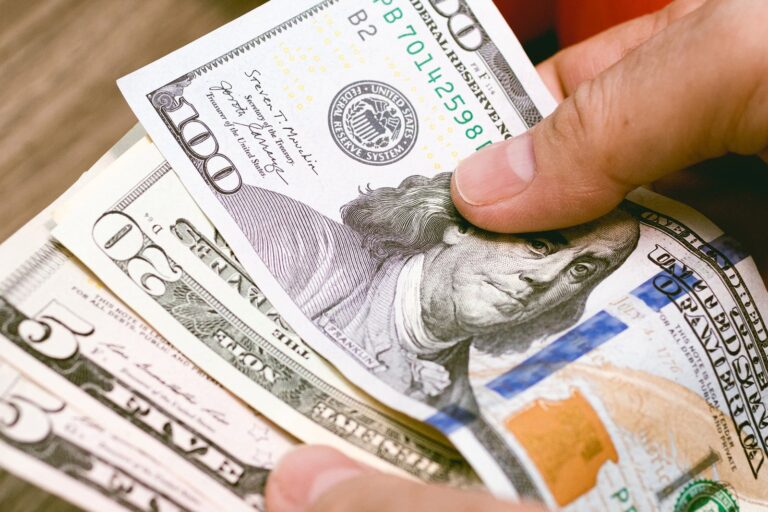 Gráfico de cotizaciones del dólar oficial y blue en Argentina