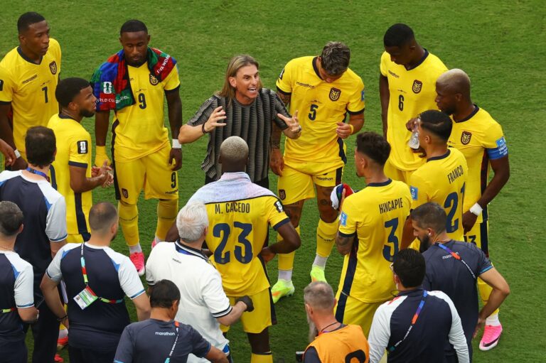 Jugadores de Ecuador en el campo tras el empate ante Curazao