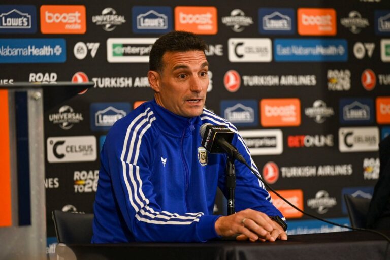 Lionel Scaloni durante un partido de la Selección argentina
