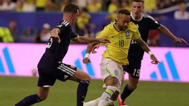 Árbitro durante un partido del Mundial 2026