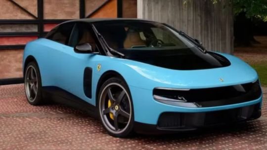 Ferrari superdeportivo eléctrico en planta de Maranello