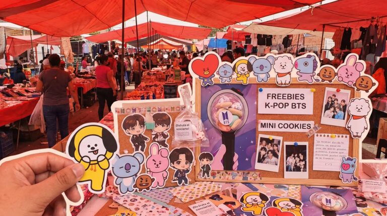 Freebies de BTS en una caja con precios visibles
