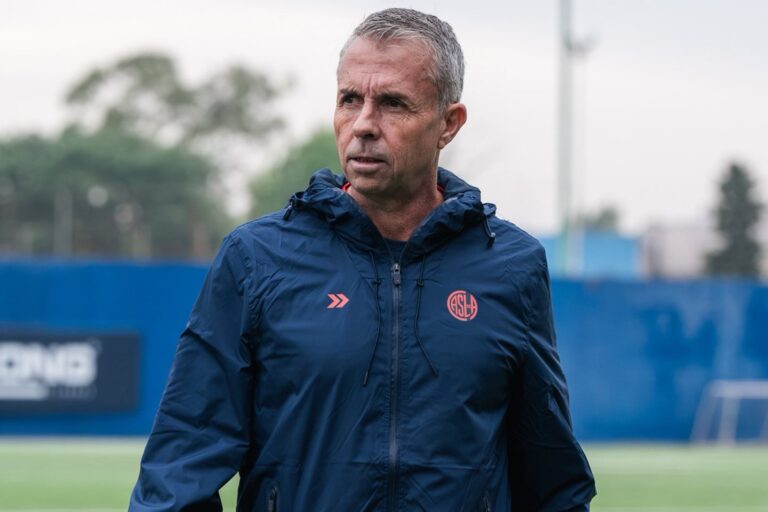Gustavo Álvarez durante su etapa como entrenador de San Lorenzo