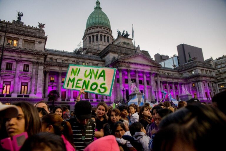 Diputado Guillermo Michel presentando proyecto de ley contra encubrimiento de femicidios