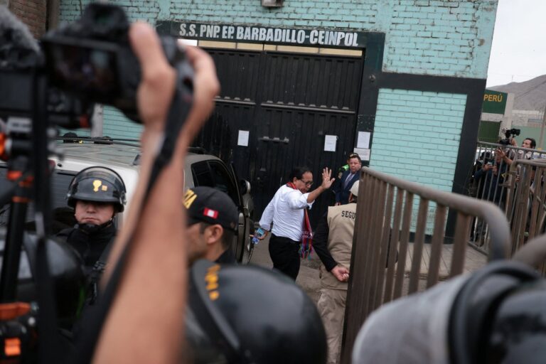 Roberto Sánchez ingresa al penal de Barbadillo para visitar a Pedro Castillo