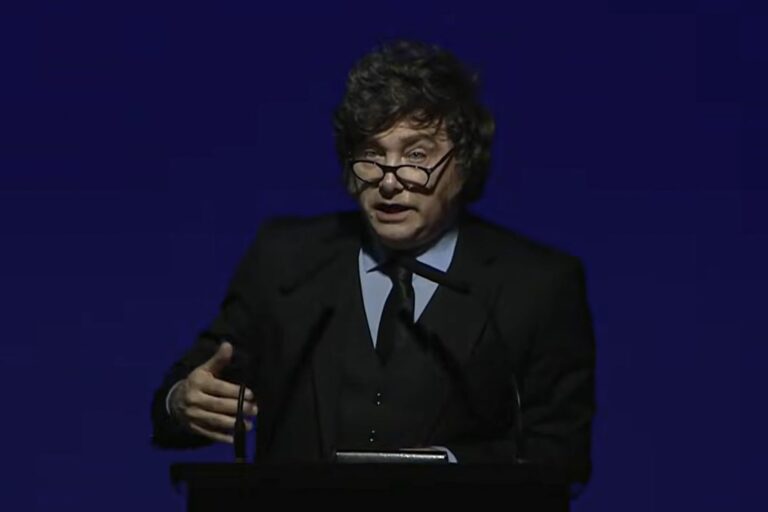 Javier Milei habla en un evento de la Fundación Faro