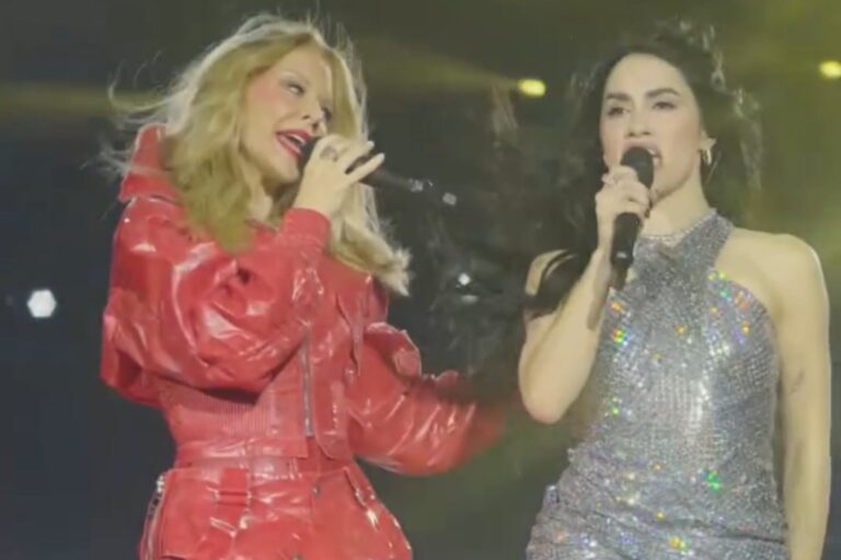 Kylie Minogue y Lali Espósito en el escenario del Estadio Monumental