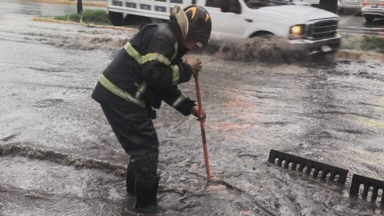 Encharcamiento en la Ciudad de México durante lluvias del 28 de junio
