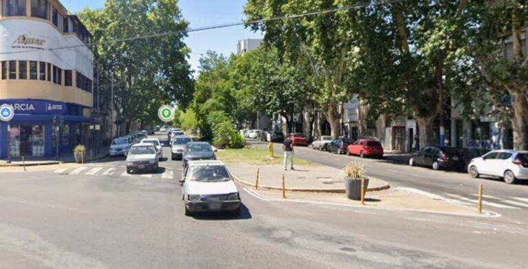 Parada de colectivo en la zona de 1 entre 60 y 61, La Plata