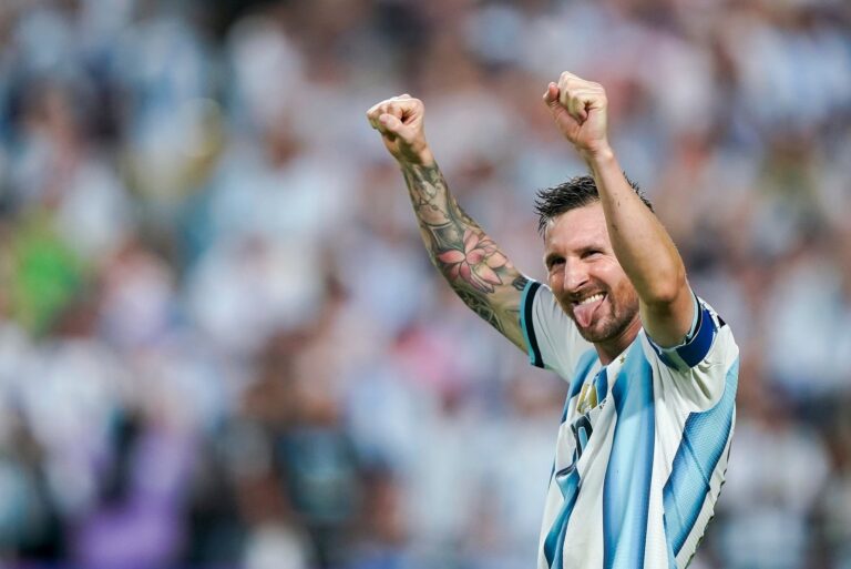 Lionel Messi celebrando un gol con la camiseta de Argentina en el estadio de Kansas City