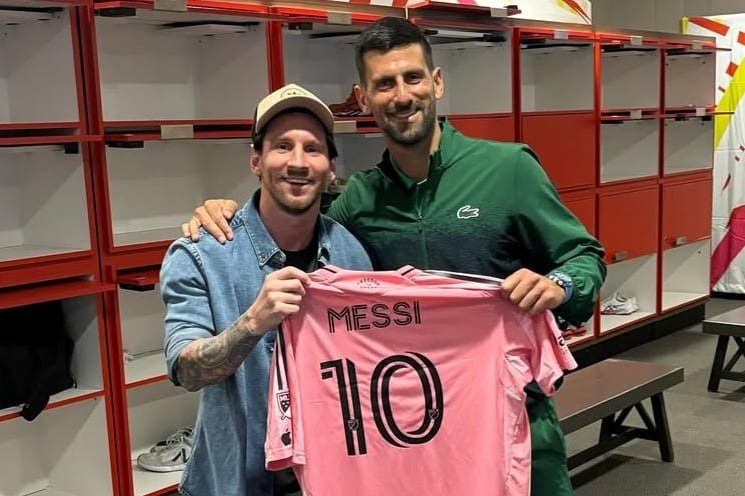 Lionel Messi y Novak Djokovic en un encuentro deportivo