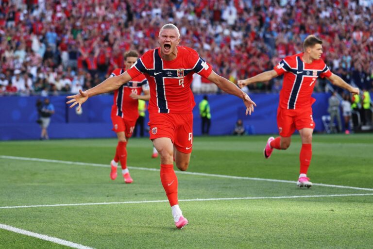 Erling Haaland celebra un gol durante el partido Noruega vs Irak por el Mundial 2026