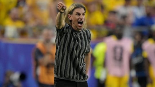 Sebastián Beccacece durante un partido de Ecuador en el Mundial 2026