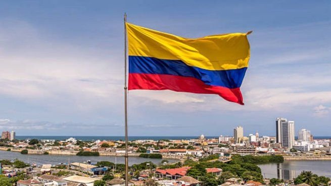 Manifestantes en Cali durante protestas tras elecciones presidenciales en Colombia
