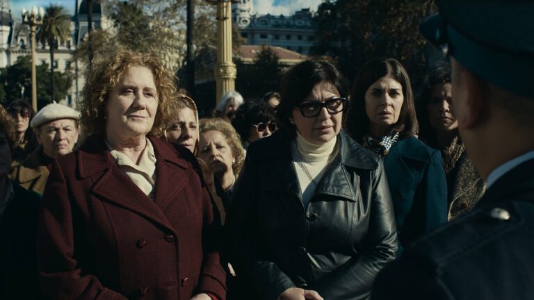 Escena de la película Villaflor con Verónica Llinás y Peter Lanzani