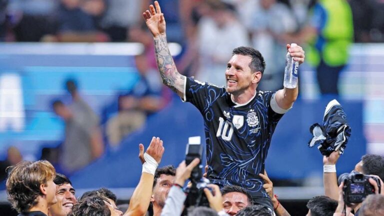 Jugadores de la Selección Argentina celebrando el gol de Lautaro Martínez en la semifinal del Mundial 2026 ante Inglaterra