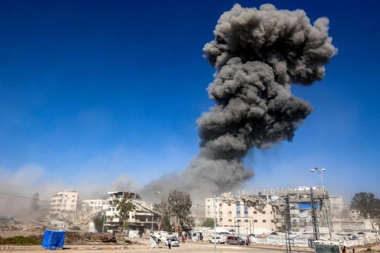 Vista de un taller bombardeado en Gaza
