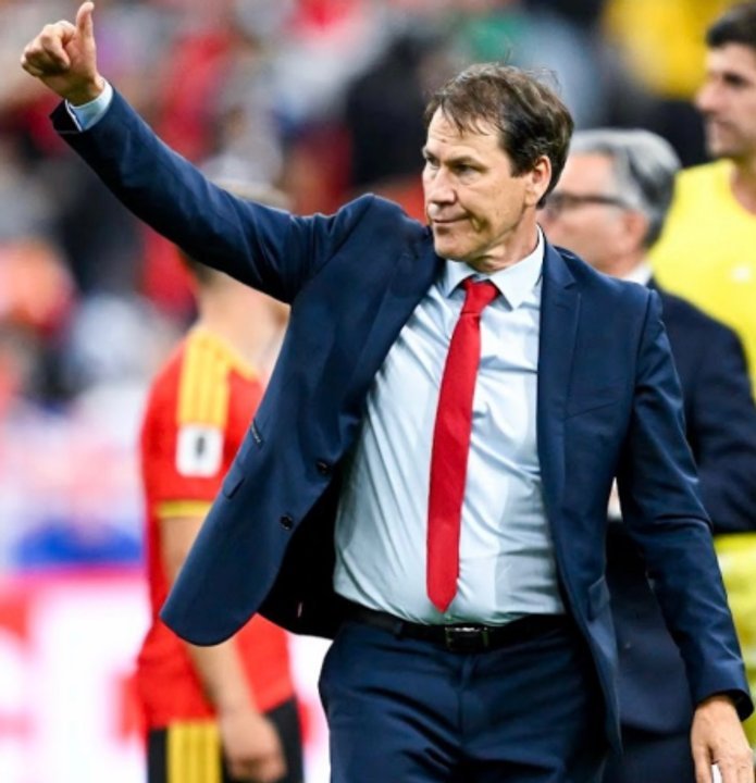 Entrenador de Bélgica Rudi García en conferencia de prensa