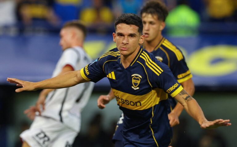 Escudos de Boca Juniors y Sarmiento de Junín