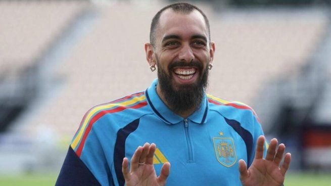 Borja Iglesias durante un partido de la selección española